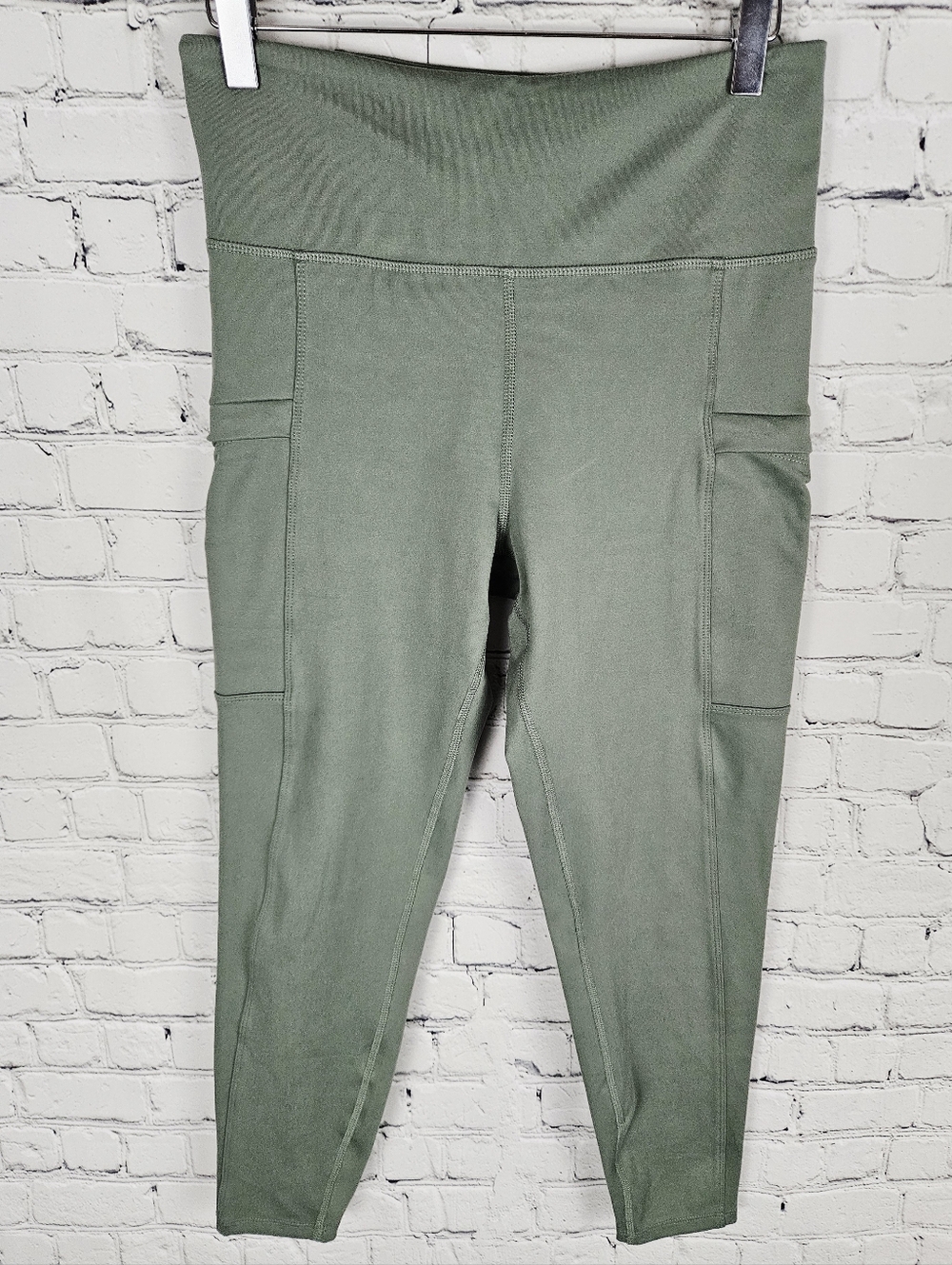 EDDIE BAUER | high waist cropped leg workout athletic pocket leggings